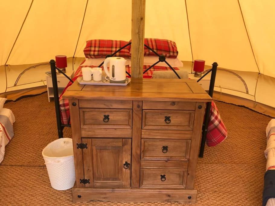 מלון טרורו Cox Hill Glamping Benson מראה חיצוני תמונה